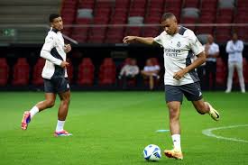 英媒：利物浦6000万追国米铁闸，防线危机下锁定范戴克接班人.